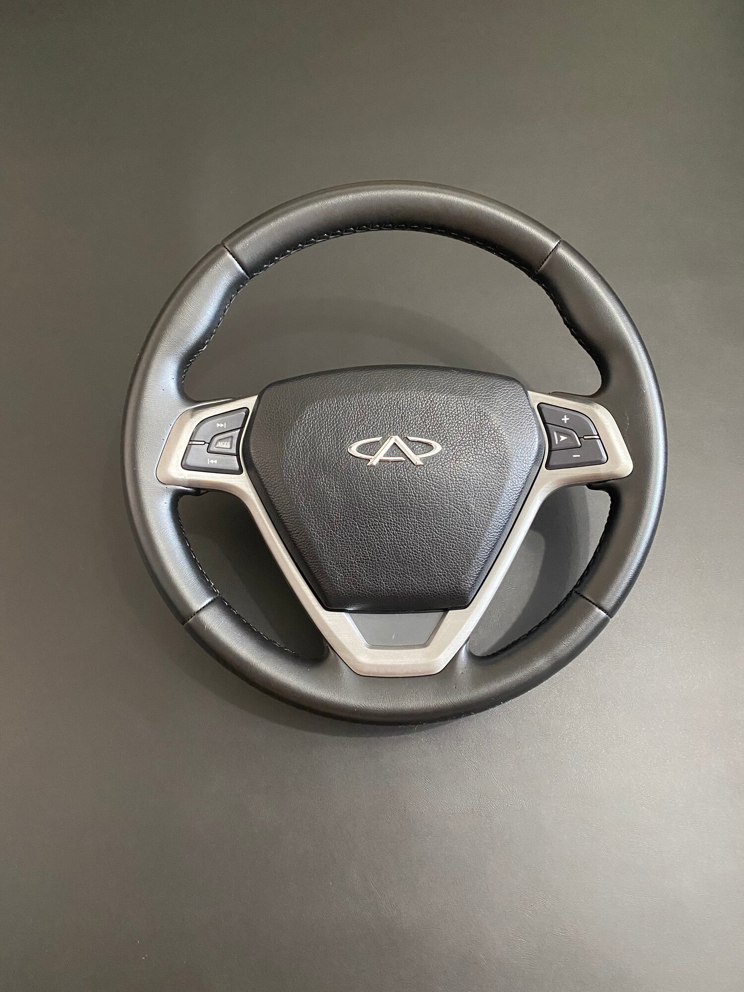 Оплетка для руля Chery Tiggo из гладкого материала премиум-класса