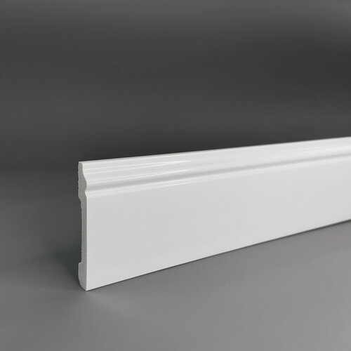 Изображение товара Плинтус дюрополимер напольный DECOMASTER (декомастер), 79х13х2400 мм, D005-114 ДМ белый глянцевый