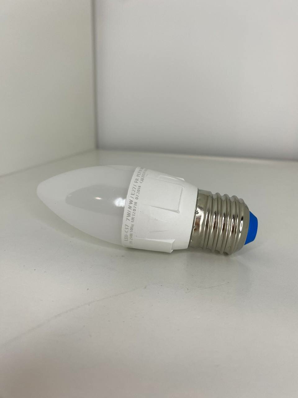 Светодиодная лампа Uniel Форма свеча матовая. Серия яркая LED-C37 7W/NW/E27/FR PLP01WH UL-00002412