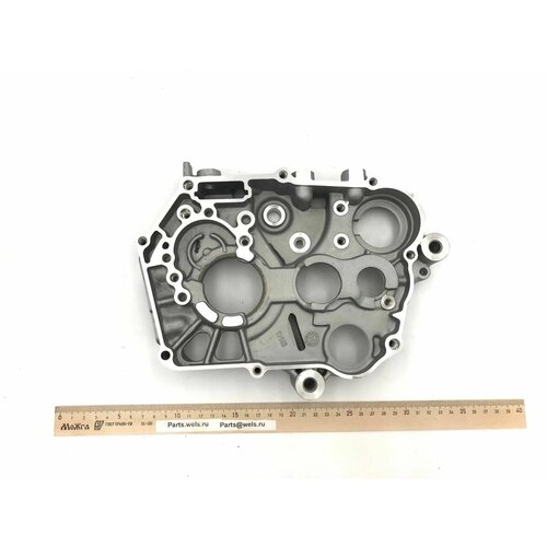 Картер правый YX140