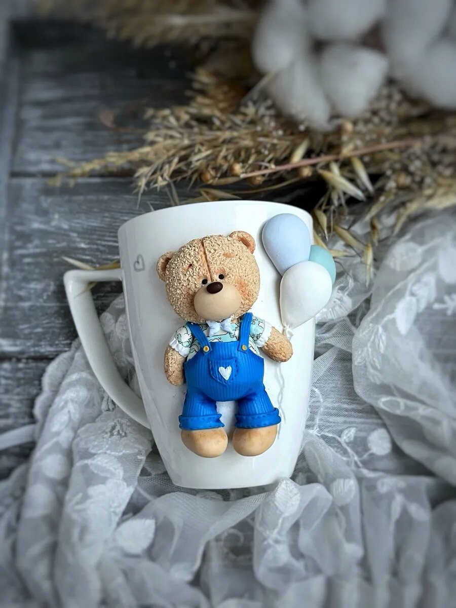 Кружка с декором из полимерной глины