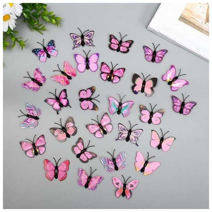 Магнит пластик "Бабочка одинарные крылышки светло-розовые" 4,5 см - фотография № 1