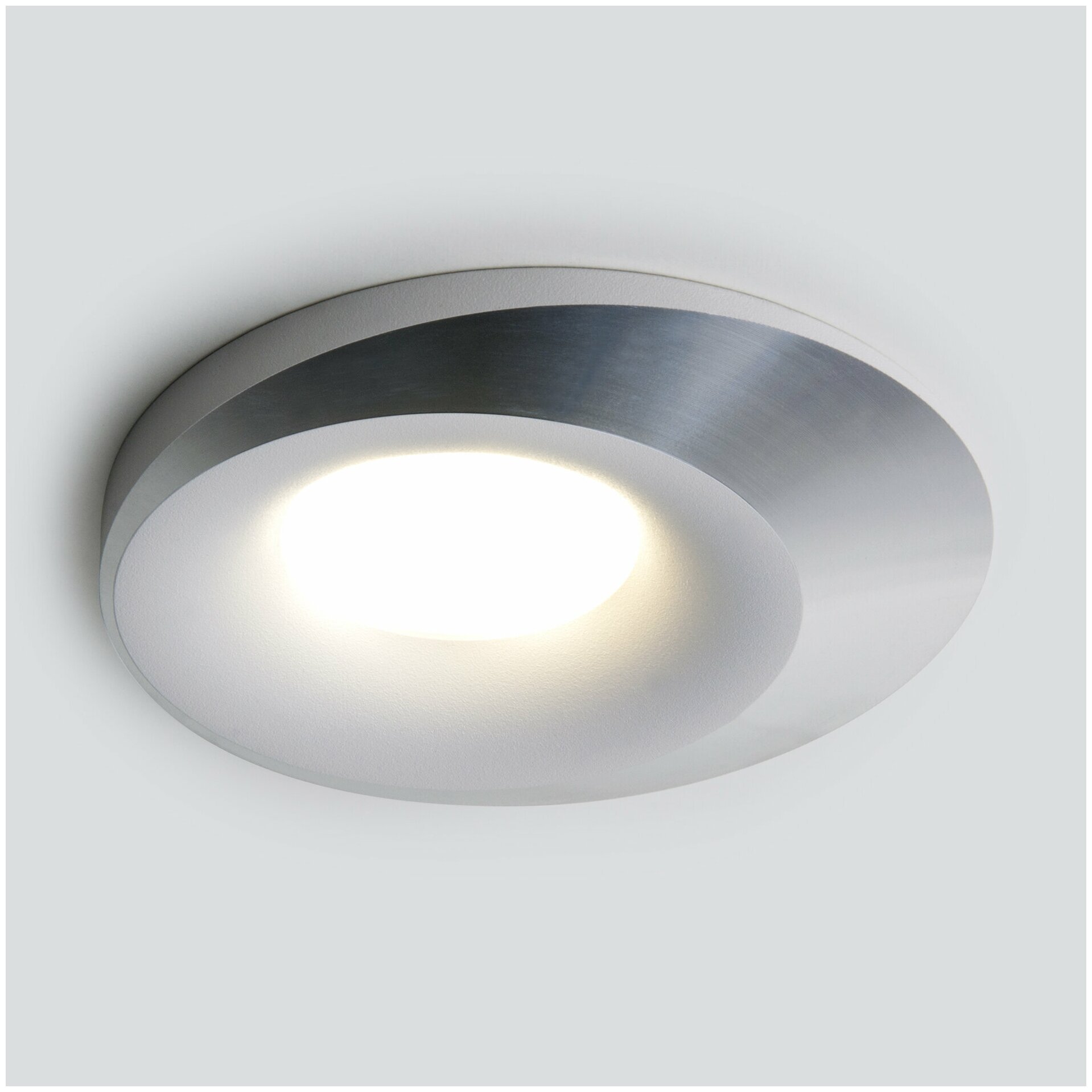 Встраиваемый точечный светильник с LED подсветкой Elektrostandard 124 MR16 белый/серебро