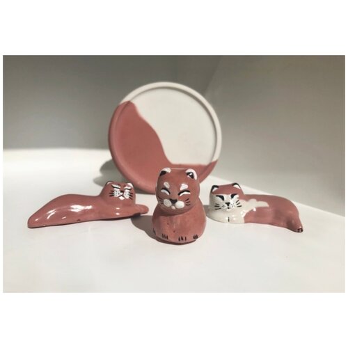 коричневый