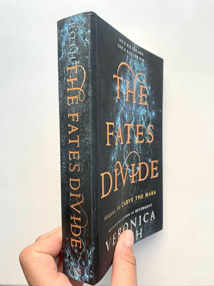 Книга The Fates Divide (Roth Veronica) - фото №3