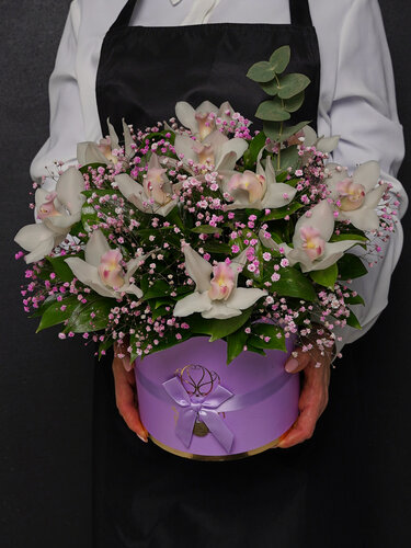 Изображение товара Букет живых цветов " Орхидея и Гипсофила" в подарочной коробке, , размер M, 40 см