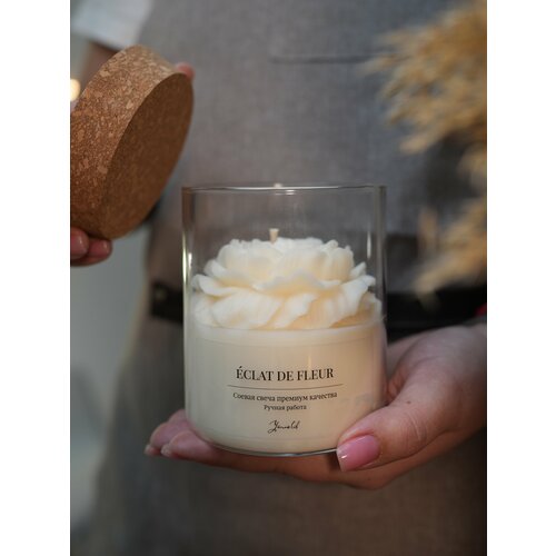 Ароматная свеча с оригинальным дизайном