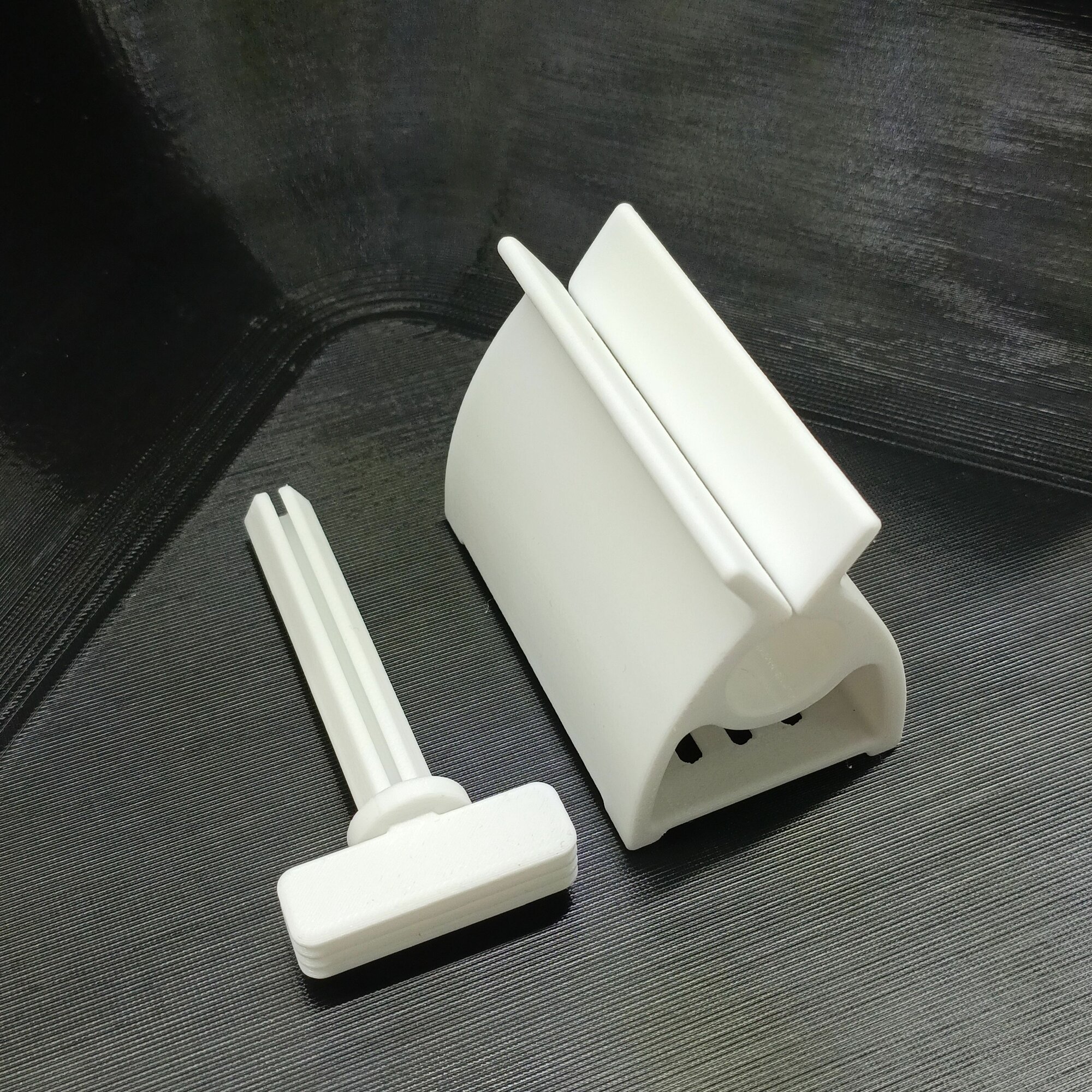 Выдавливатель для зубной пасты и тюбиков