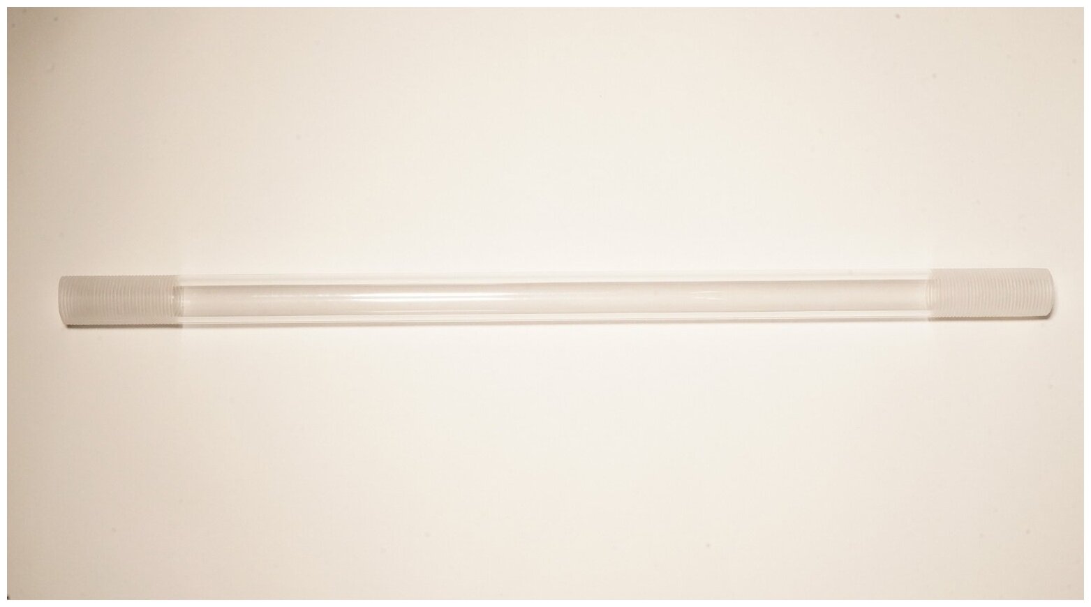 Прочная прозрачная трубка из оргстекла с резьбой G 3/4 (длина 1 м, наружный диаметр 25 мм, толщина стенки 3 мм)