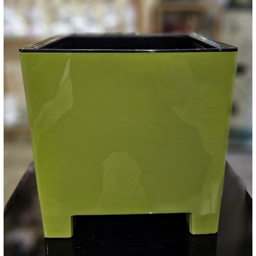 Красивый стильный горшок 