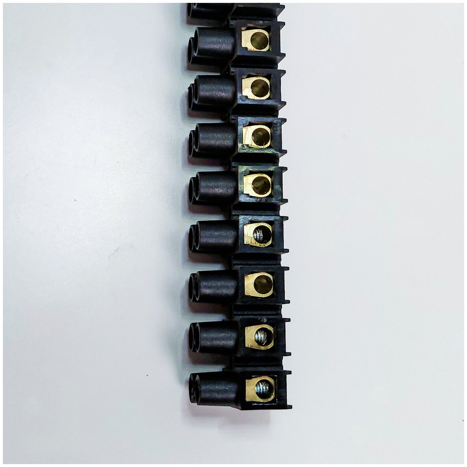 Зажим винтовой ЗВИ 1.5-2.5 мм2, 12 пар, ток 24 А, напряжение до 500 В, материал полиамид, цвет черный - фотография № 2