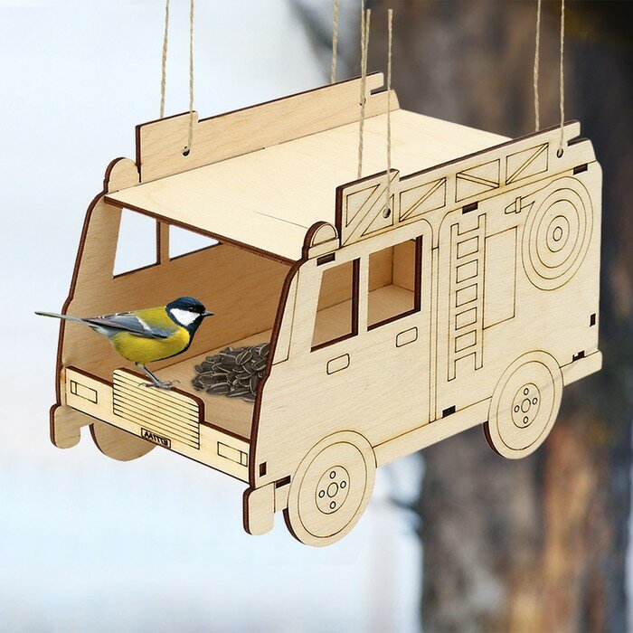 Кормушка для птиц «Пожарная машина», 22 × 12 × 14 см, Greengo - фотография № 1
