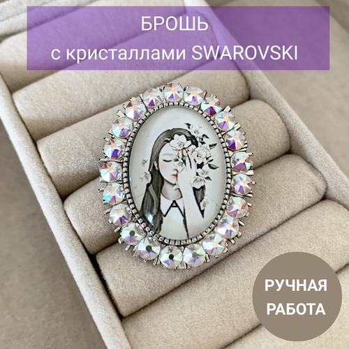 Брошь AlisaHomeDecor, кристаллы Swarovski, бежевый