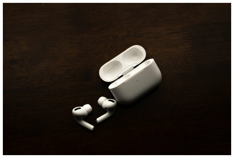 Беспроводные наушники Apple AirPods Pro 2 MagSafe Charging Case (USB-C), белый — фото 1