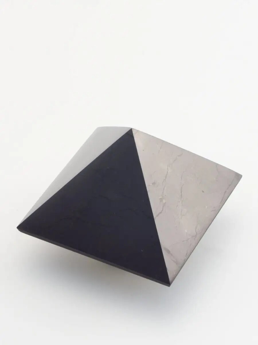 Пирамида из Шунгит натуральный 4 см