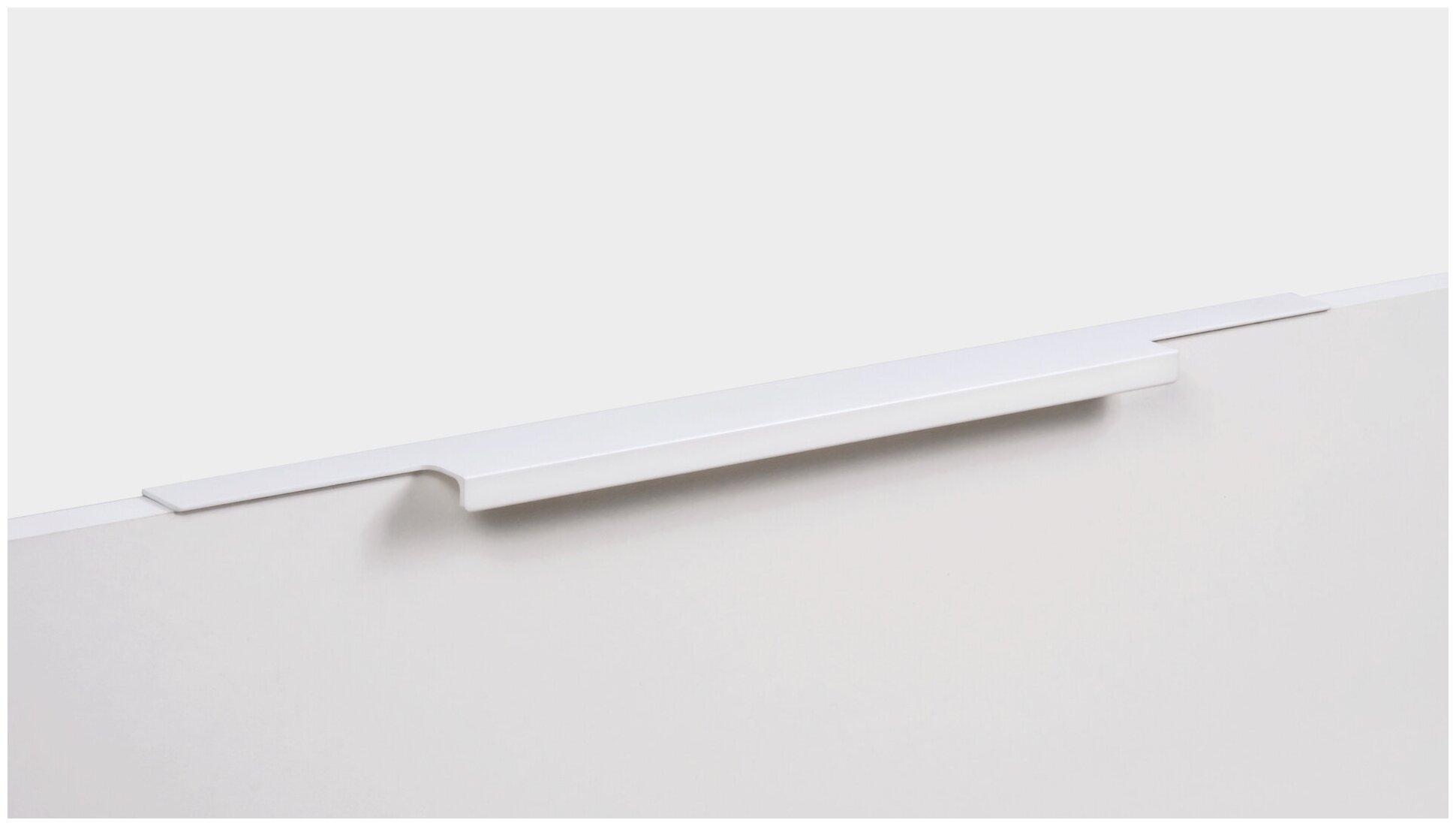 Мебельная ручка торцевая RAY, длина - 397 мм, установочный размер - 320 мм, цвет - Белый, RT109W - фотография № 1