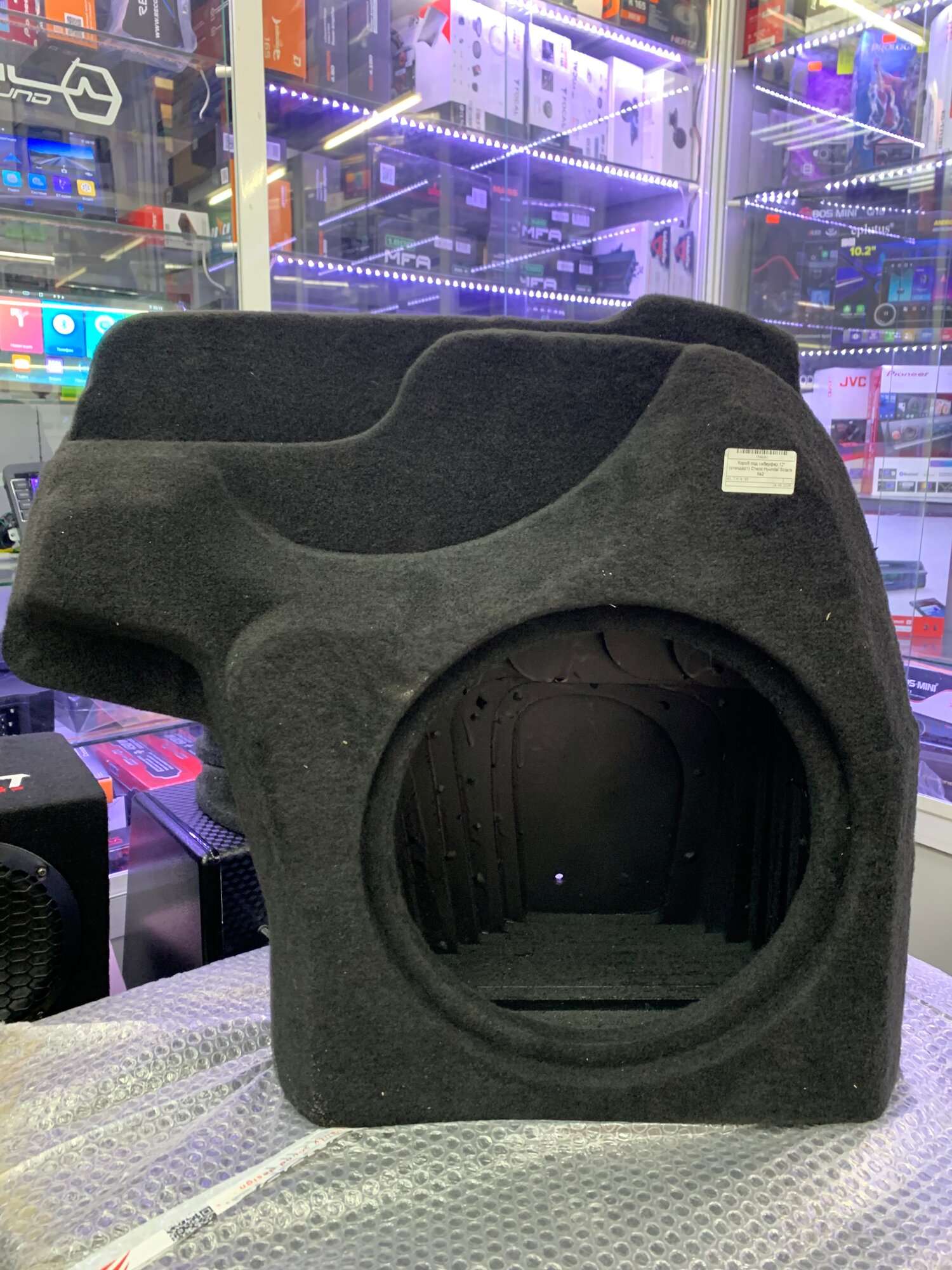 Короб Стэлс Hyundai Solaris 2 с 17-20г в крыло 30л под 12(дюймов)