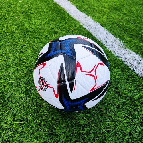 Прочный футбольный мяч со звездным черно-голубым рисунком и нескользящим покрытием официальный вес и размер 1080₽