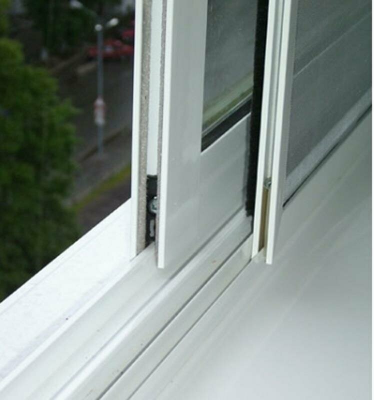 Москитная сетка на алюминиевые раздвижные окна на балконе фото
