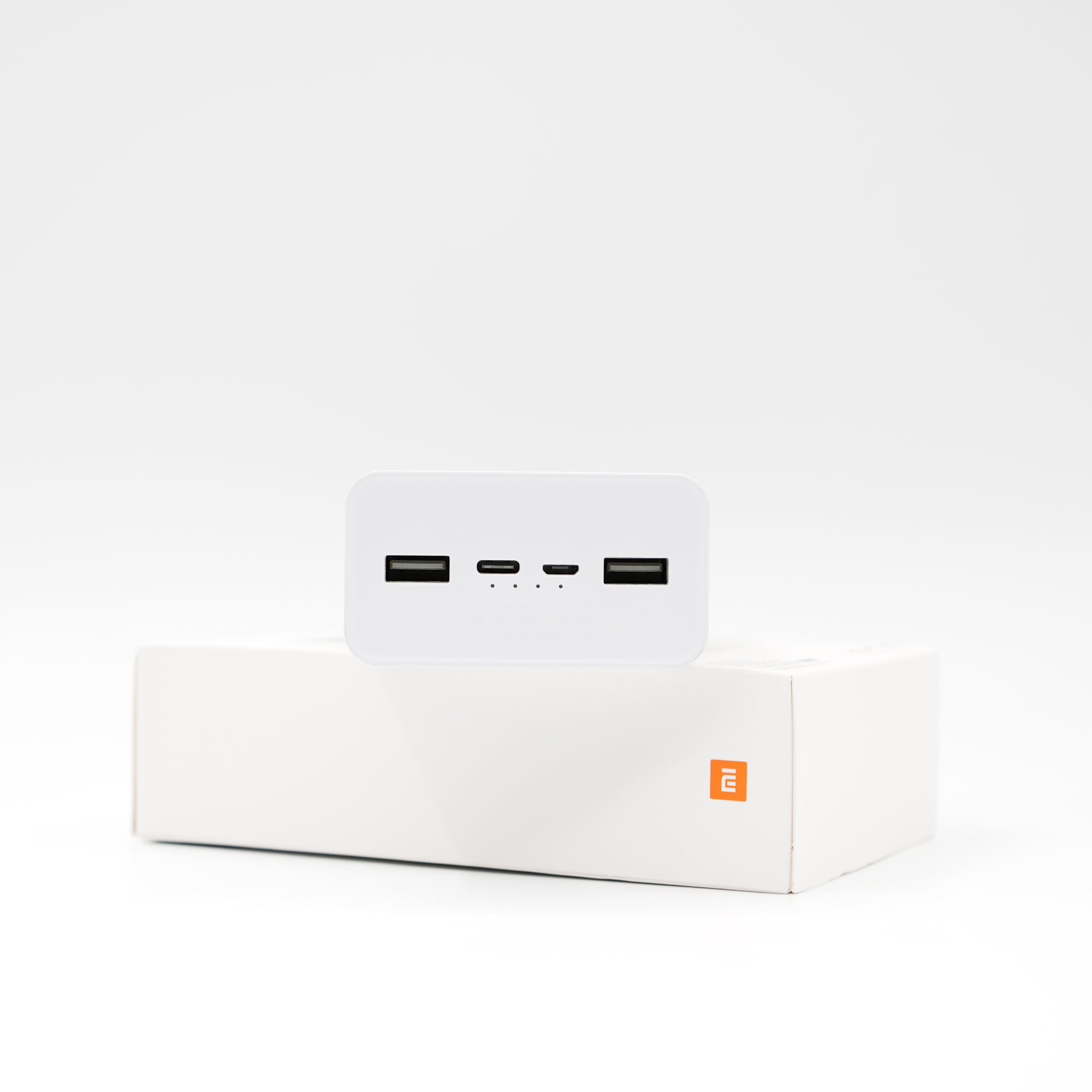 Портативный аккумулятор Xiaomi Powerbank емкость 30000 mAh, быстрая зарядка до 18W — фото 1