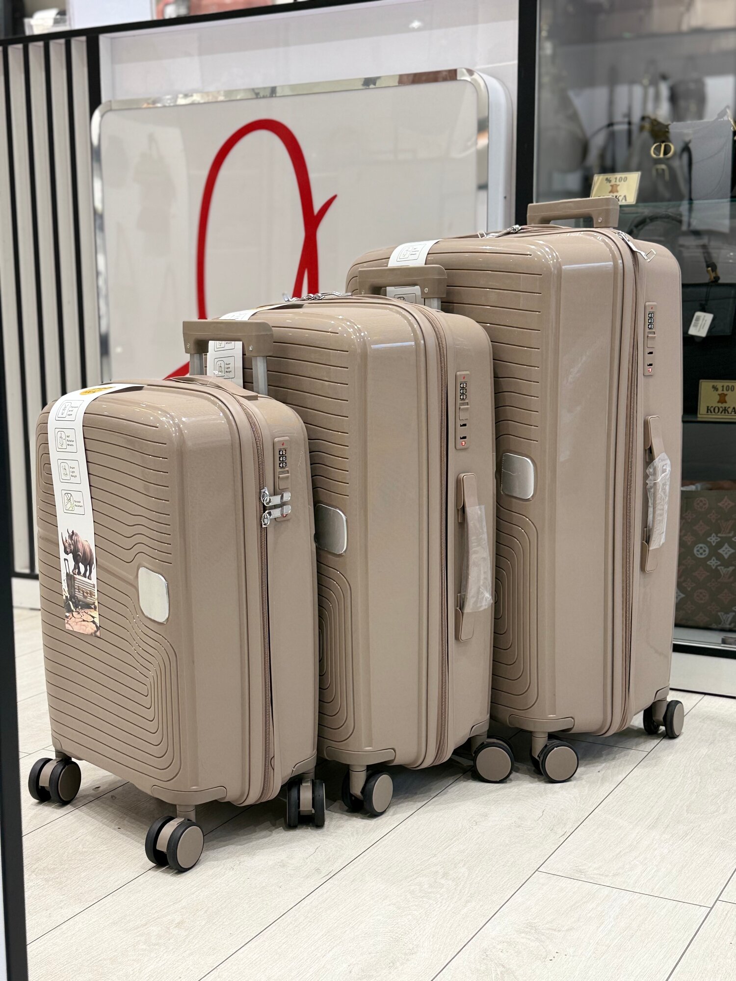 Чемодан , бежевый — фото 1