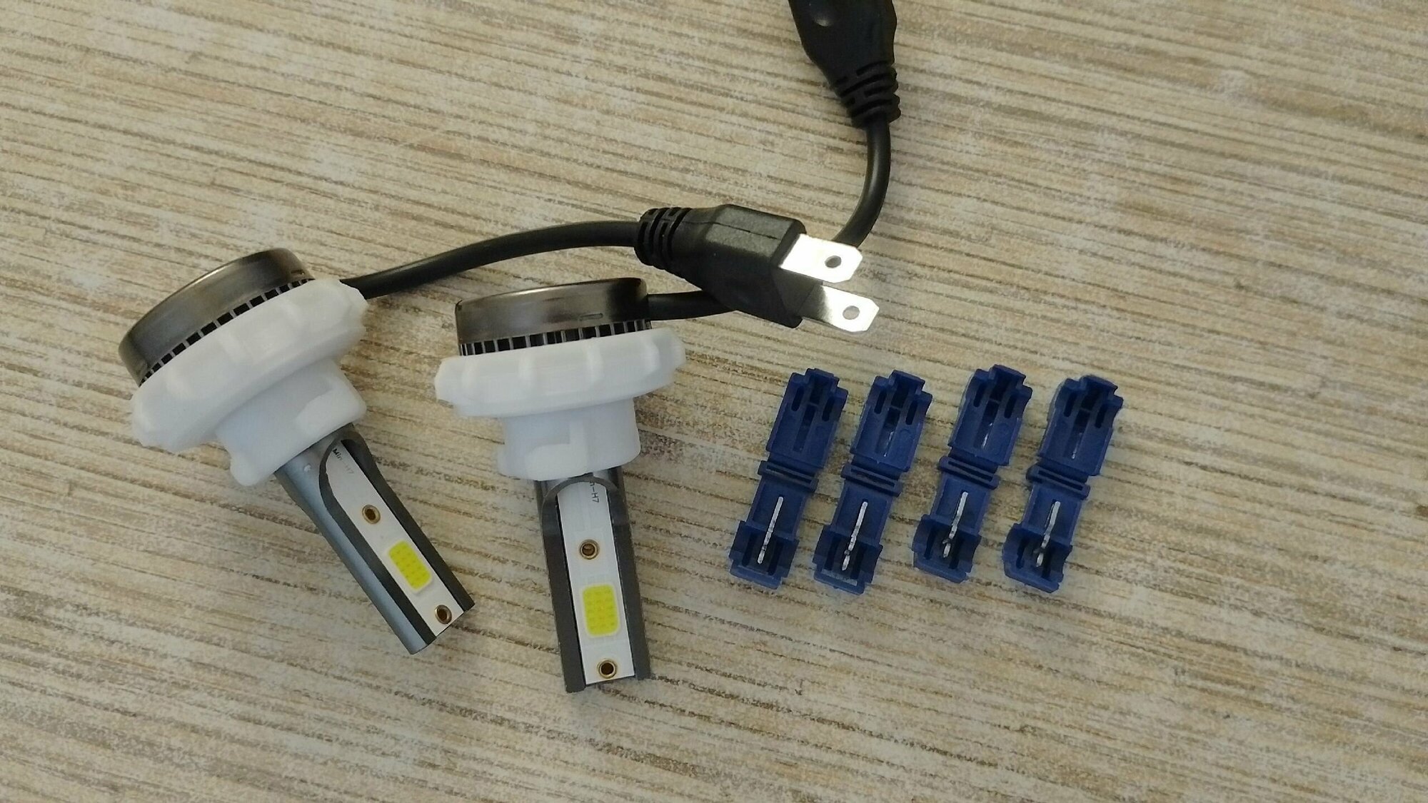 Переходники (адаптеры) для установки LED-ламп C6 / C9 в задний ход для автомобилей Лада Приора Гранта Калина Шевроле Нива