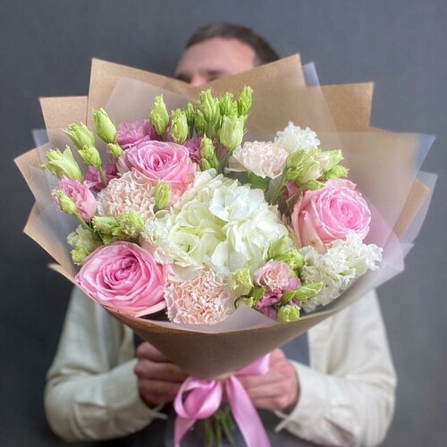 Букет живых цветов с гортензией, пионовидной розой в розовых тонах, цветочный магазин Wow Flora