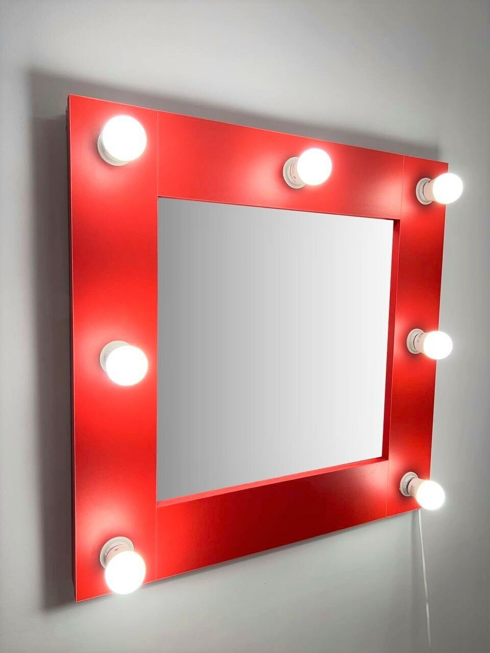 Гримерное зеркало BeautyUp 60/60 с комплектом лампочек цвет "Красный" - фотография № 3