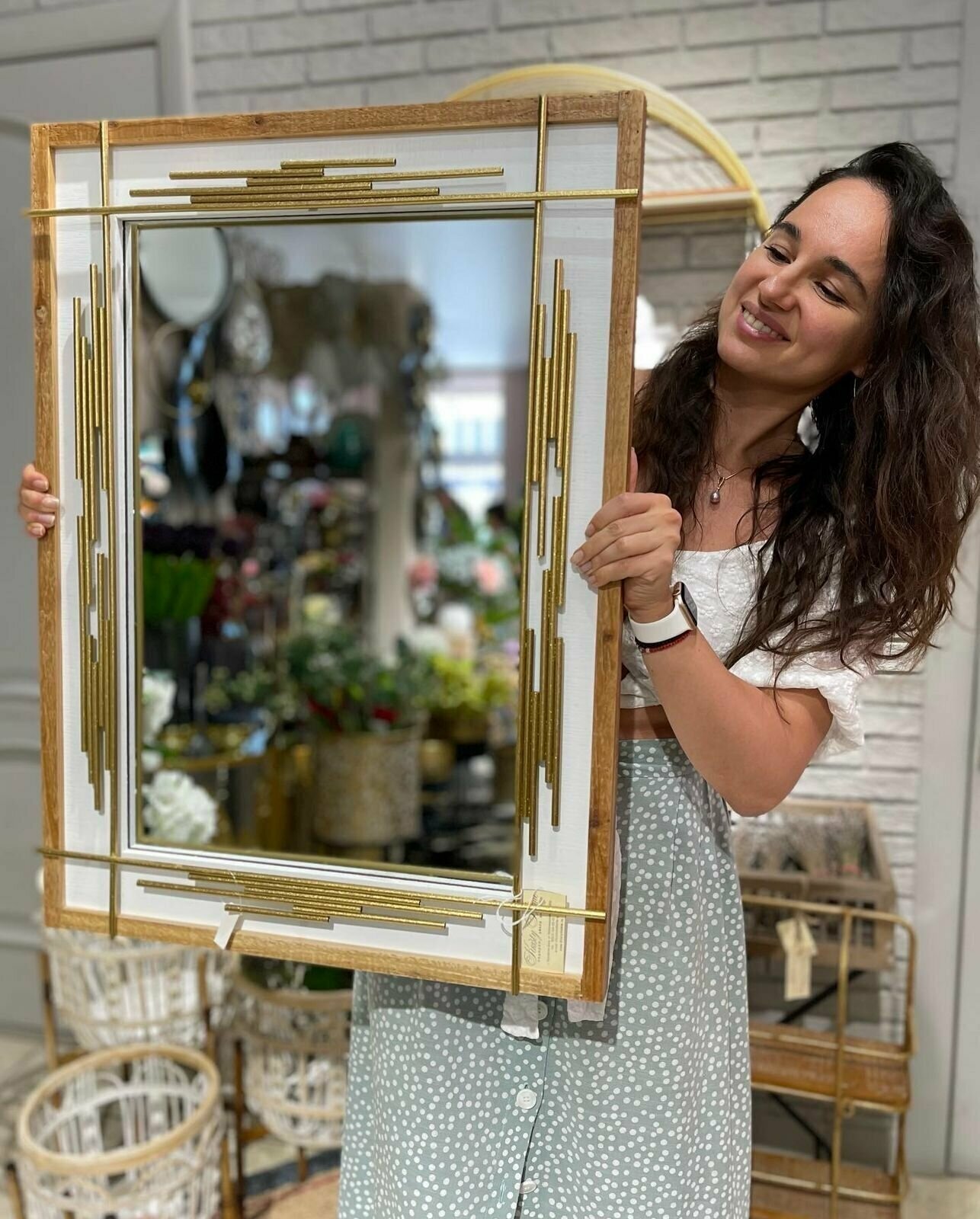 Зеркало настенное интерьерное настенное 54х4.5х74 см, для ванной, прихожей, гостиной, спальни / Декор зеркальный Элль, цвет золотой