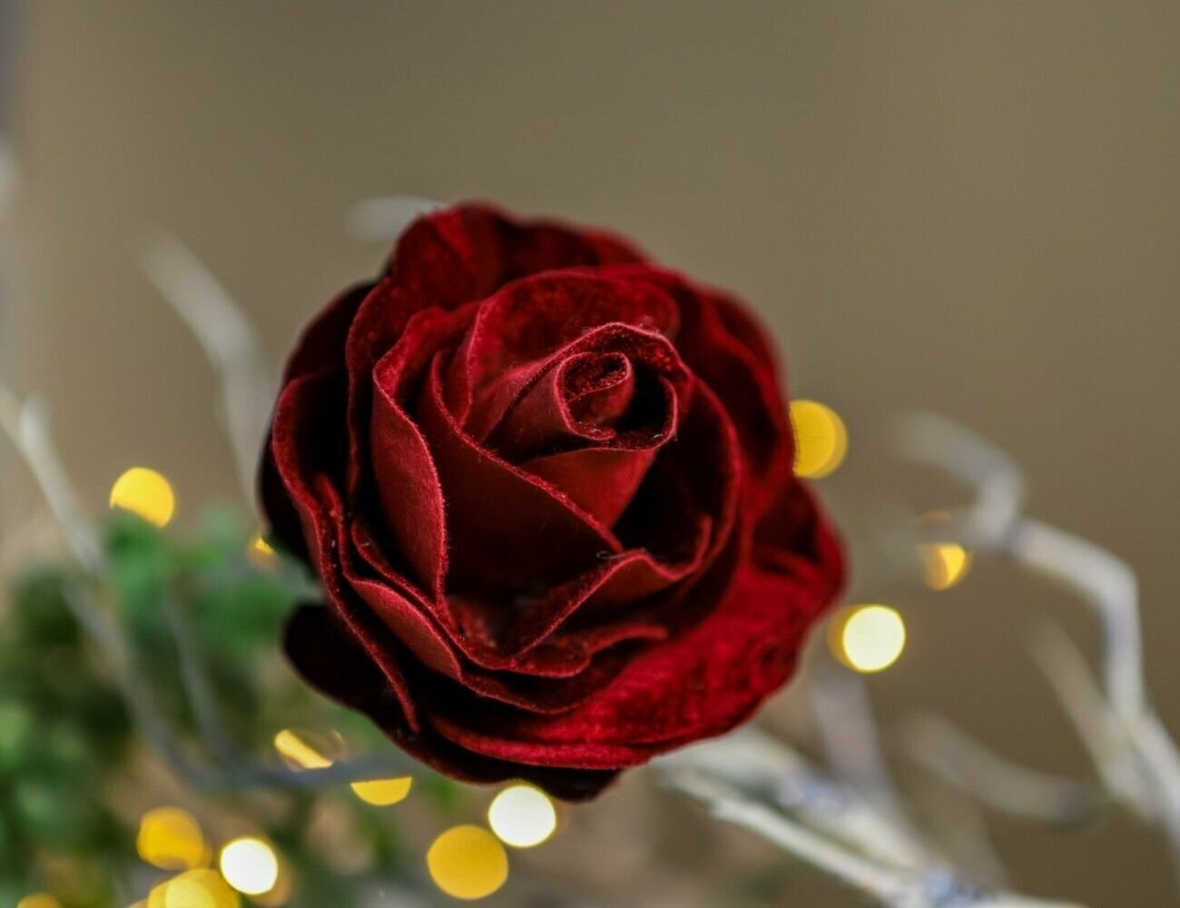Украшение бархатная роза на клипсе, полиэстер, бордовая, 18х12 см, Edelman