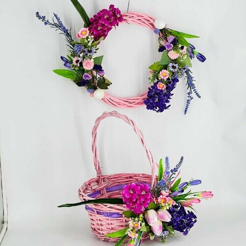 Пасхальный венок и подарочная корзина с искусственными цветами