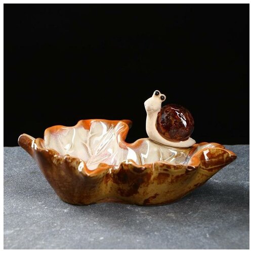 фото Поилка- подставка "улитка на листе" 16*13*7см 5274506 сима-ленд