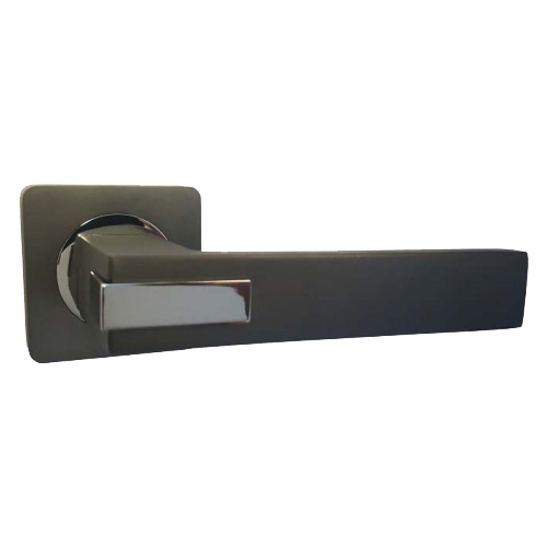Ручка дверная межкомнатная на квадратной розетке Катания, матовый черный никель/хром блестящий ручка дверная renz ренц на квадратной розетке катания матовый никель никель