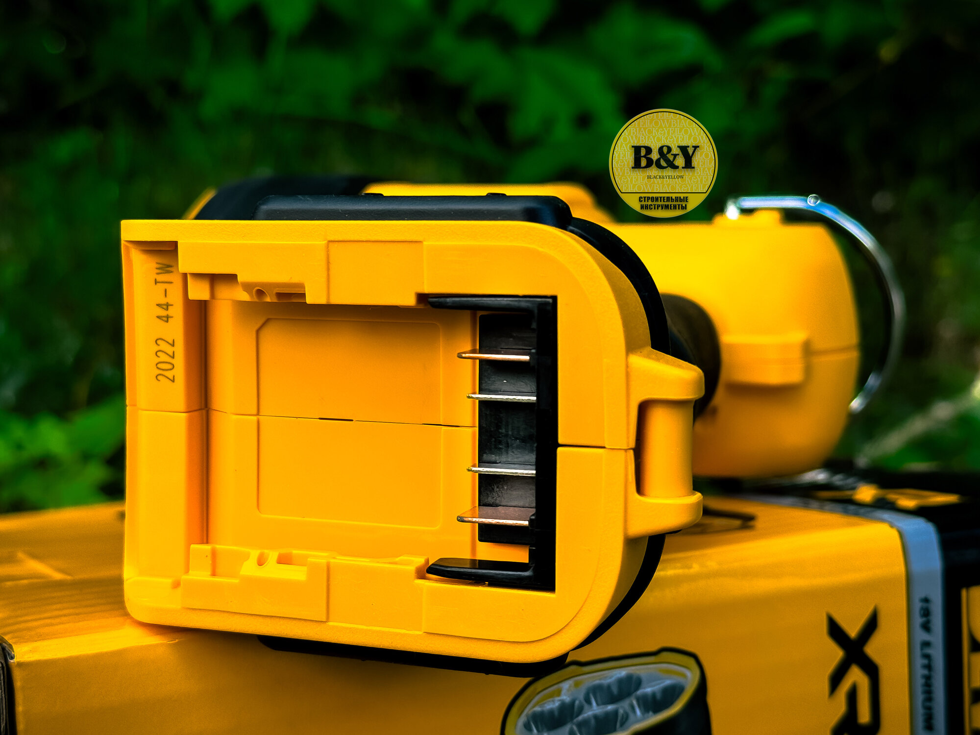 Фонарь светодиодный аккумуляторный DeWalt DCL043 (без акк, без з/у) - фото №16