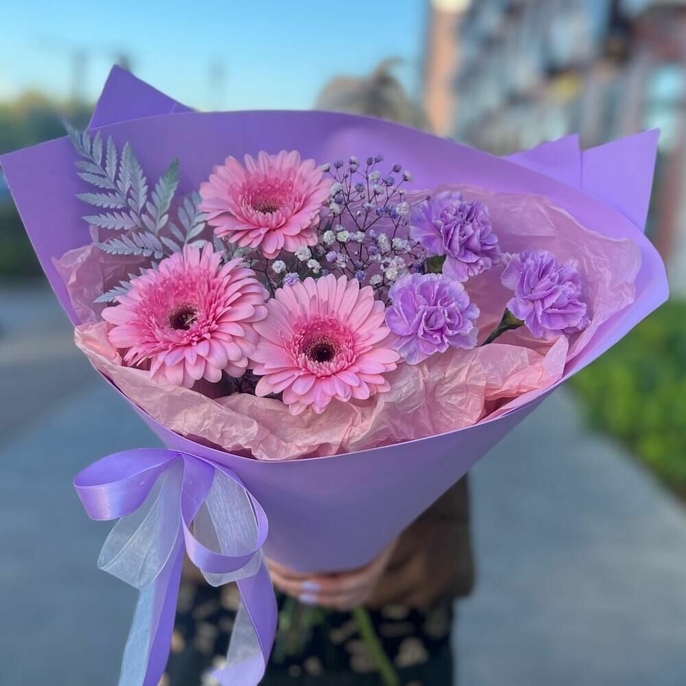 Букет из Гербер гипсофилы и гвоздики