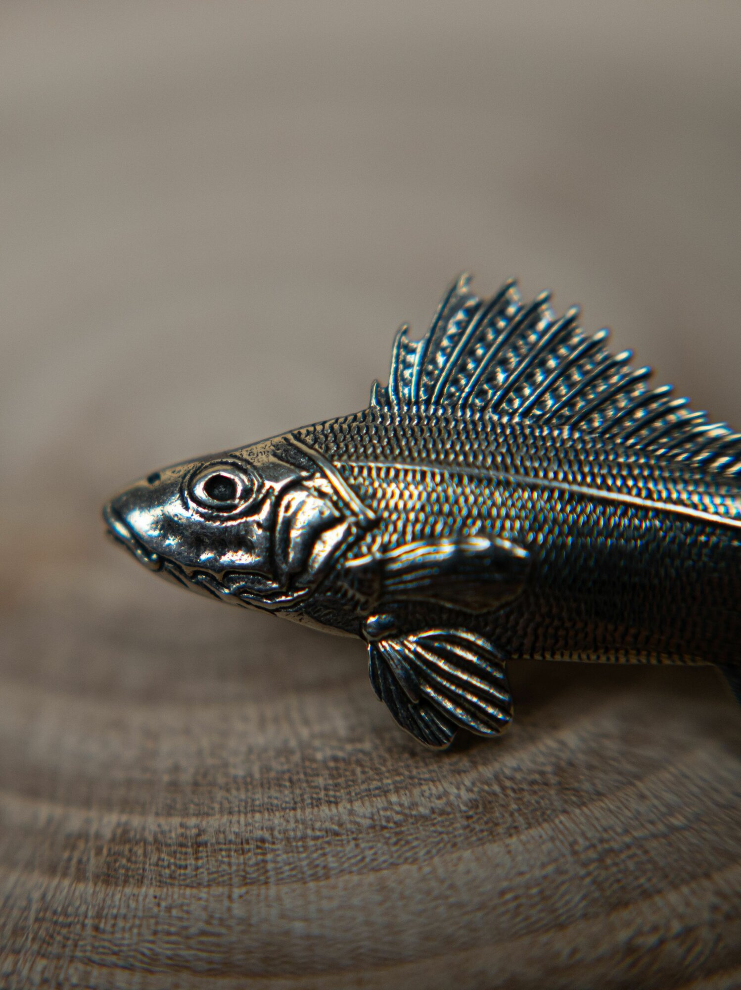 Значок ReD, 1 шт., серебряный — фото 1