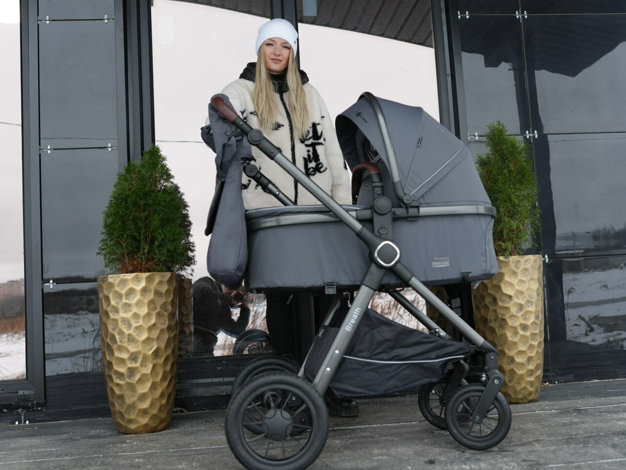 Коляска-трансформер 2в1 с перекидной ручкой Luxmom A4 NEW , серый