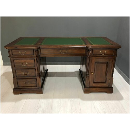 Стол письменный из красного дерева