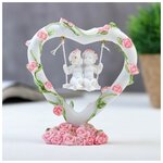 Premium Gips Сувенир «Два ангелочка на качелях в сердце с венком из роз» - изображение