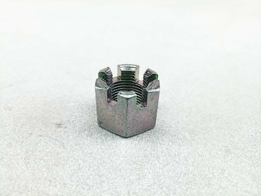 фото Гайка М20х1,5, h 22, под ключ 27 продольной штанги УАЗ, корончатая