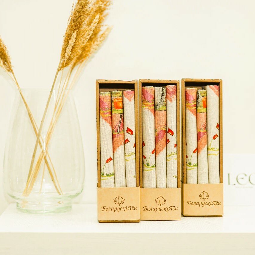 фото Набор кухонных льняных полотенец в подарочной коробке Ёжики