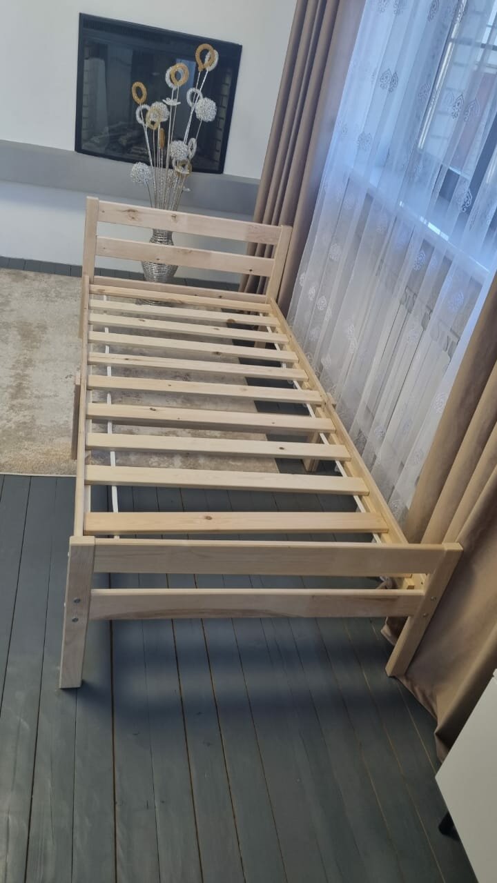 фото Односпальная кровать из массива березы