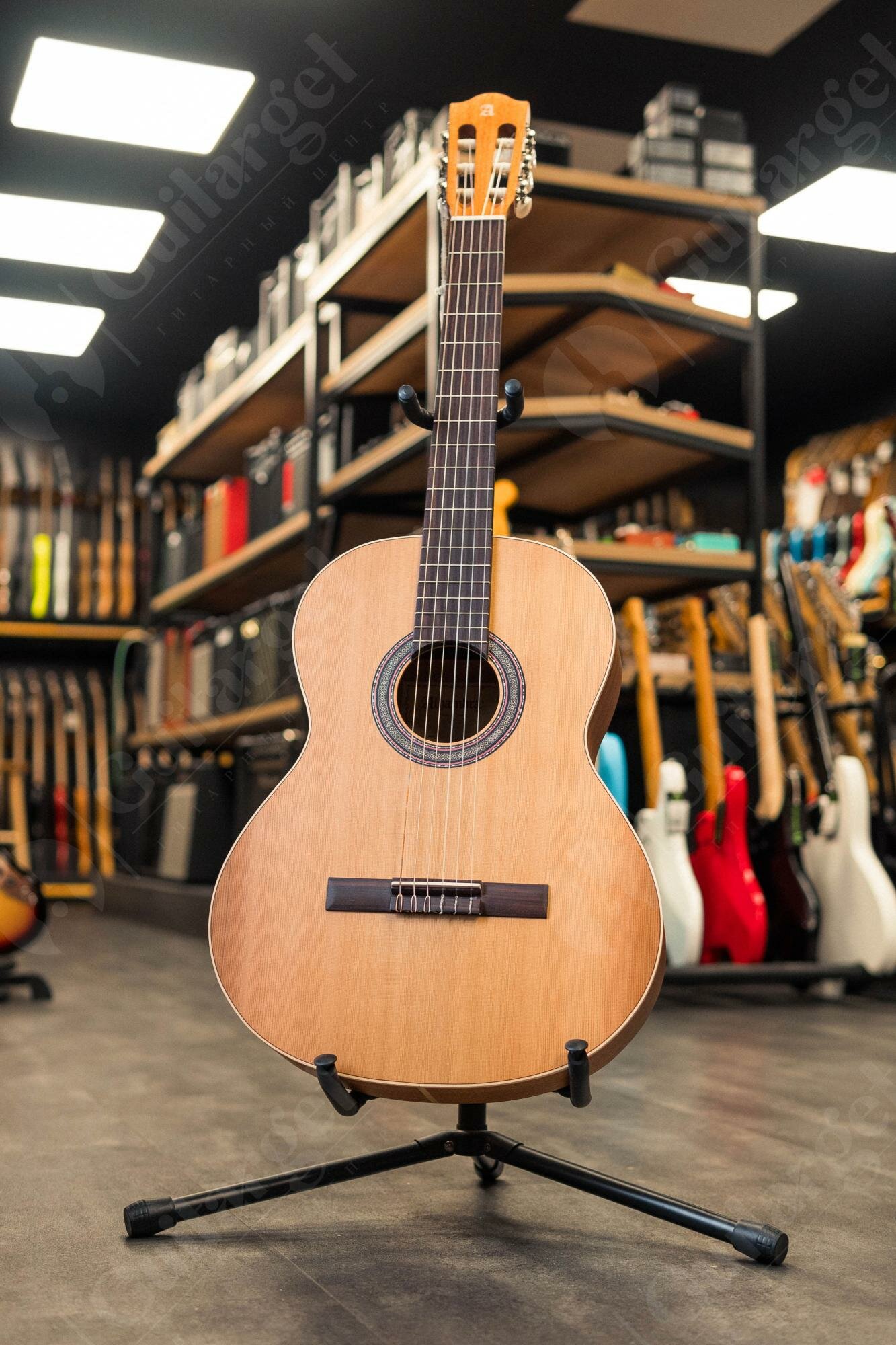 Классическая гитара Alhambra Z-Nature 7.800 с чехлом