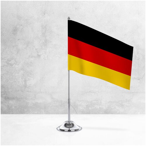 Настольный флаг Германии на металлической подставке под серебро / Флажок Германии настольный 15x22 см. на подставке настольный флаг флаг германии
