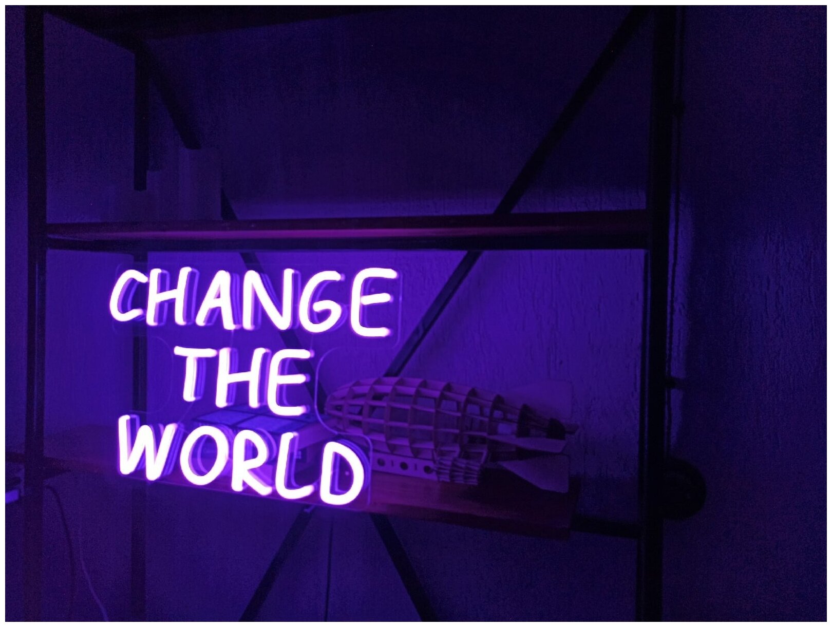 Светильник неоновый Change the world Измени мир, 50х34 см - фотография № 6