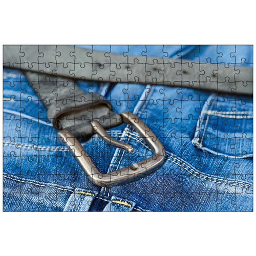 фото Магнитный пазл 27x18см."синие джинсы, пояс, пряжка ремня" на холодильник lotsprints