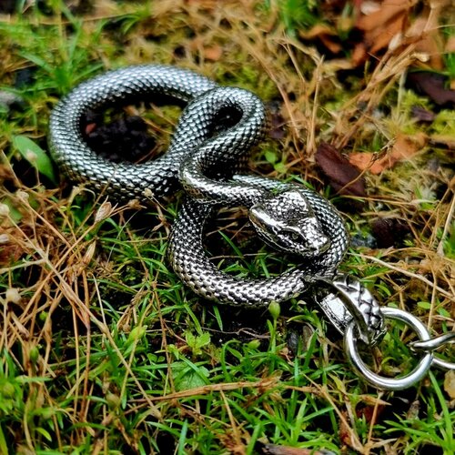Брелок, под рептилию, серый