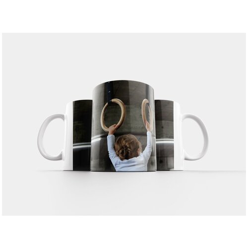 фото Кружка "маленький ребенок, спортивный инвентарь, кольца" 320 мл lotsprints