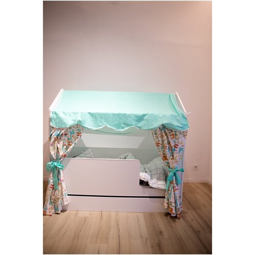 Кровать детская домик с текстилем и ящиком (бирюзовый, с жирафиками, вход справа) 