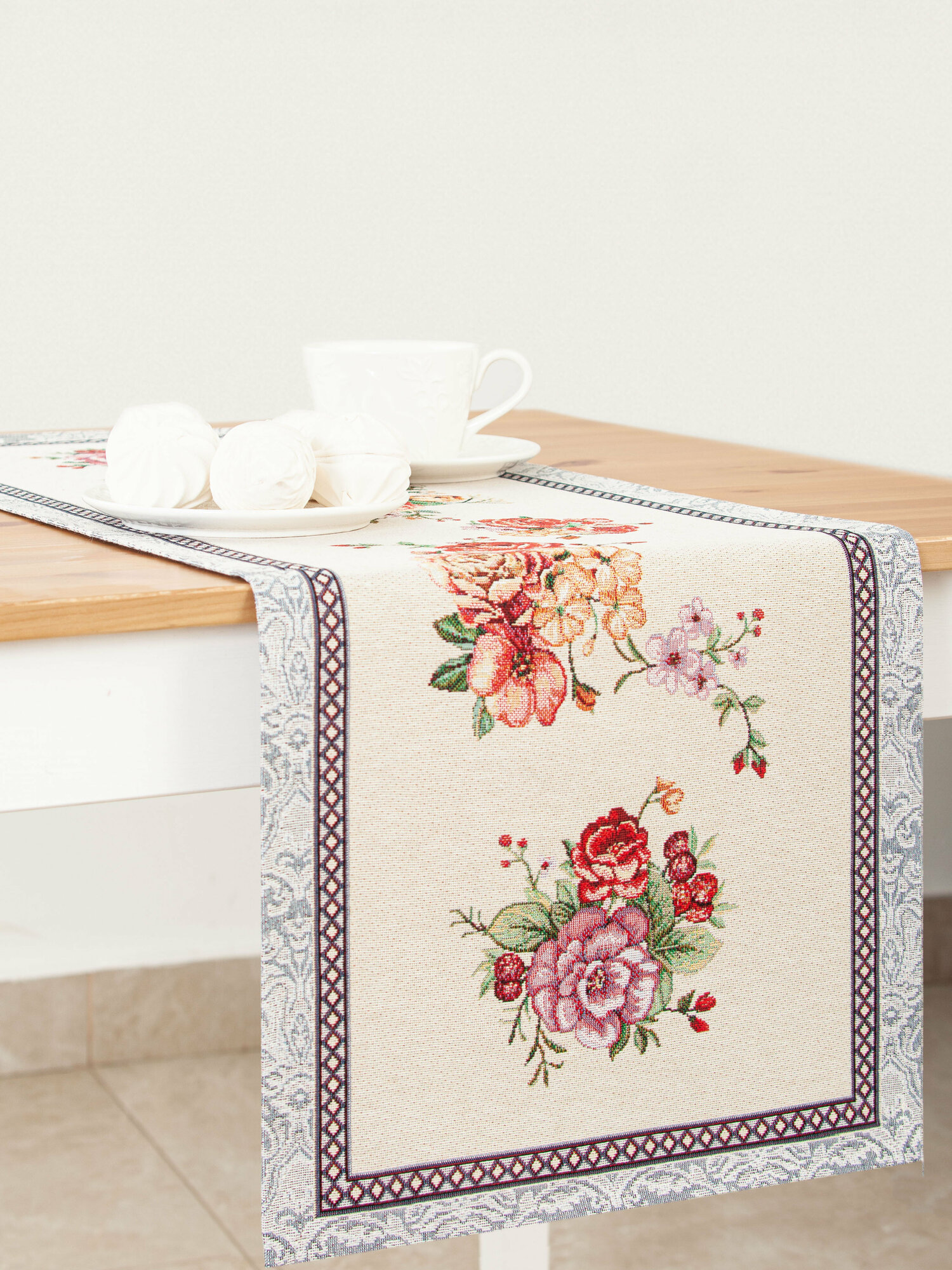 фото Дорожка для стола Le Gobelin Розовый сад 45х140 см